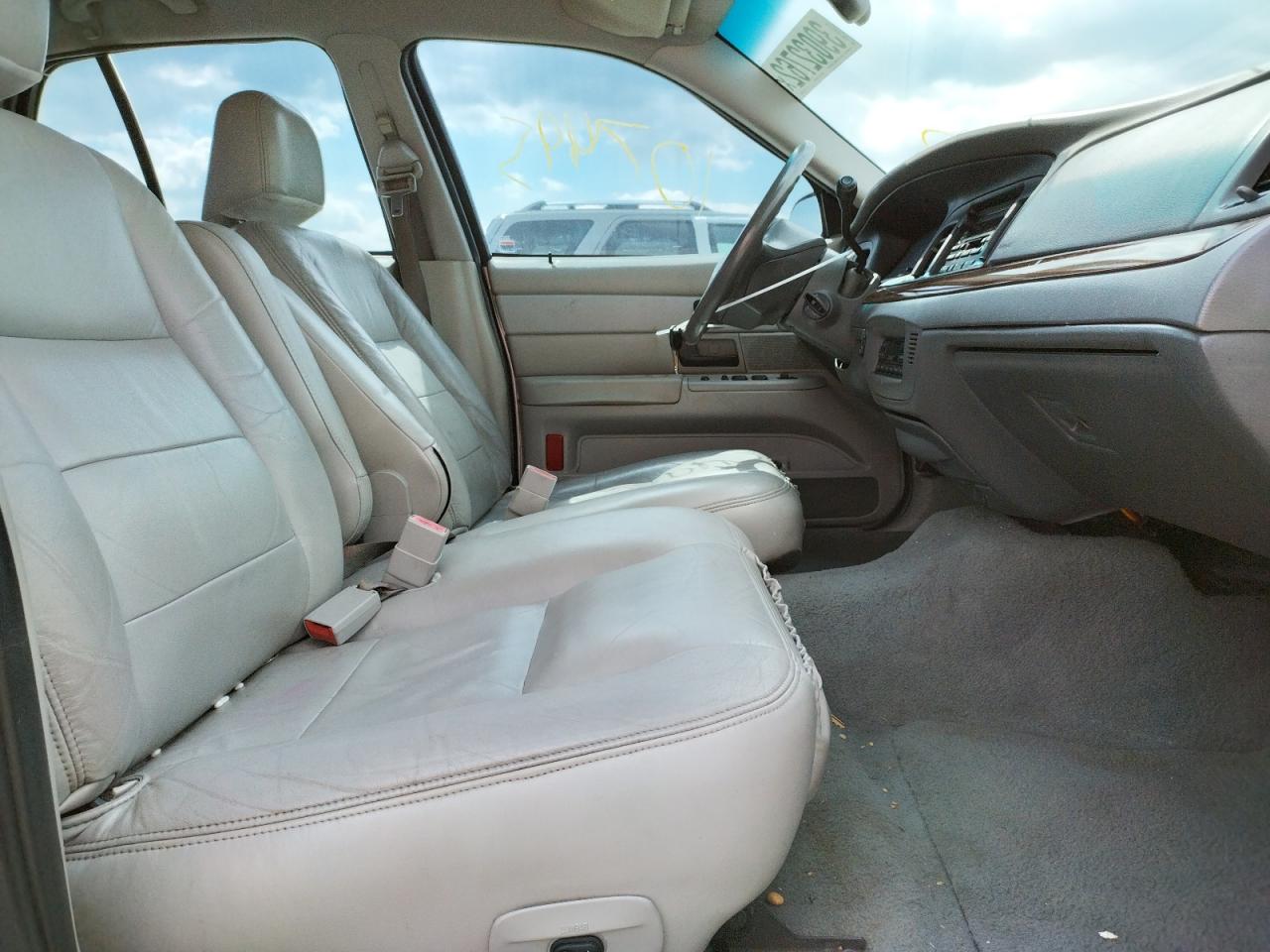 Photo 5 from auction – 2003 FORD CROWN VICT with VIN 2FAFP74W93X152755