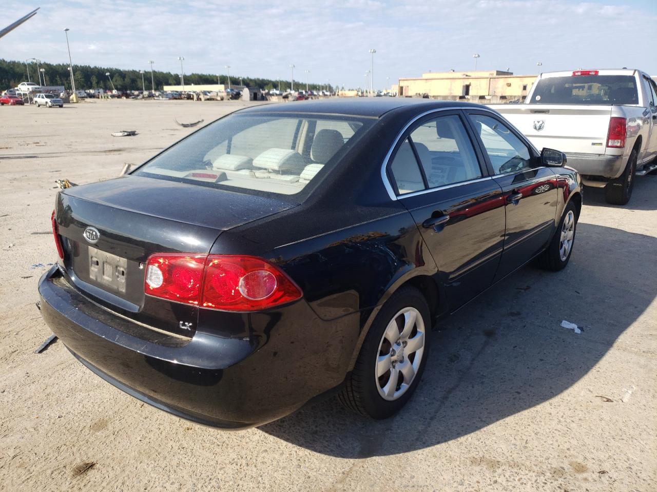Photo 4 from auction – 2008 KIA OPTIMA LX with VIN KNAGE123985220908