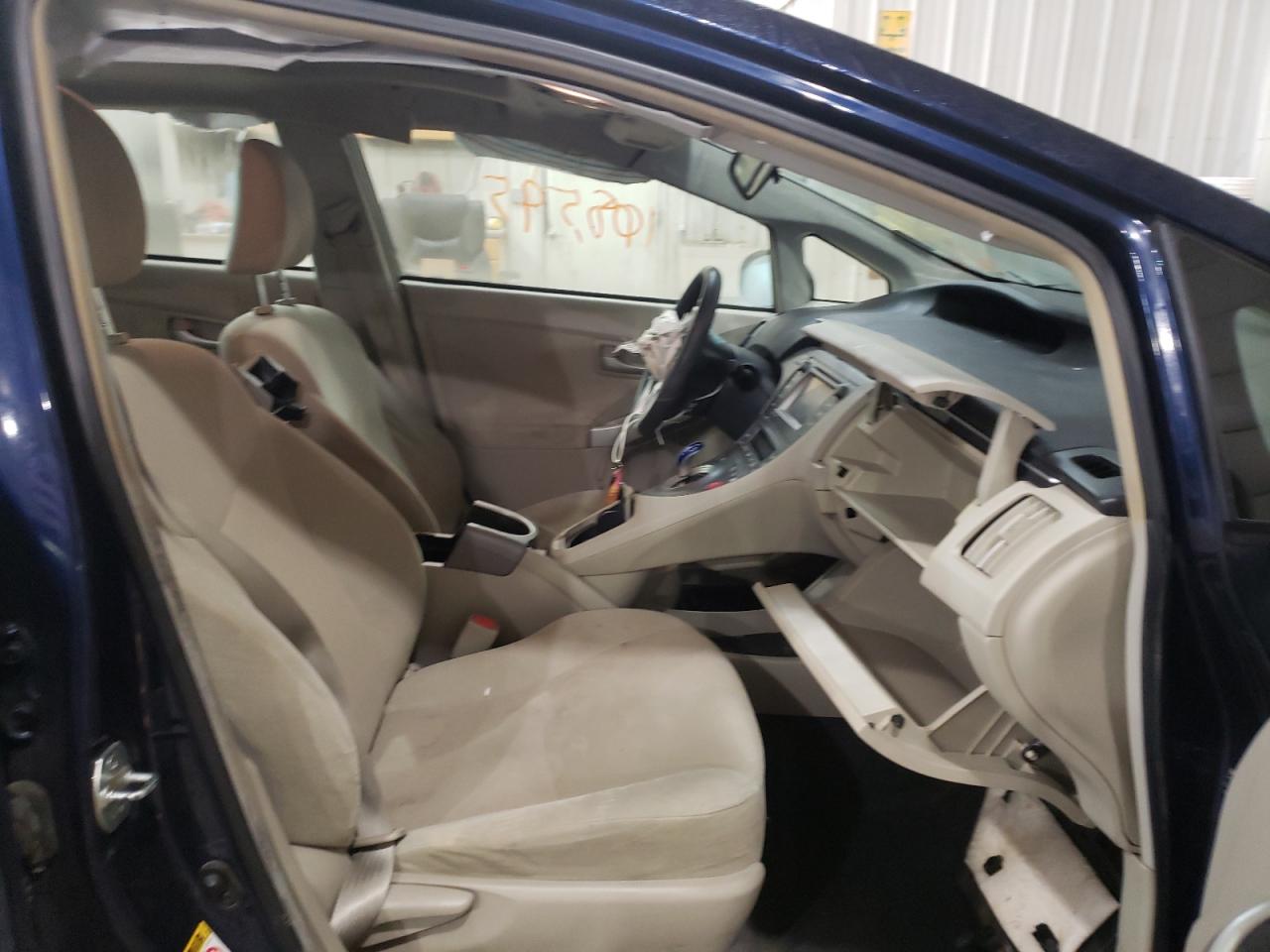 Photo 5 from auction – 2014 TOYOTA PRIUS with VIN JTDKN3DU3E1741320