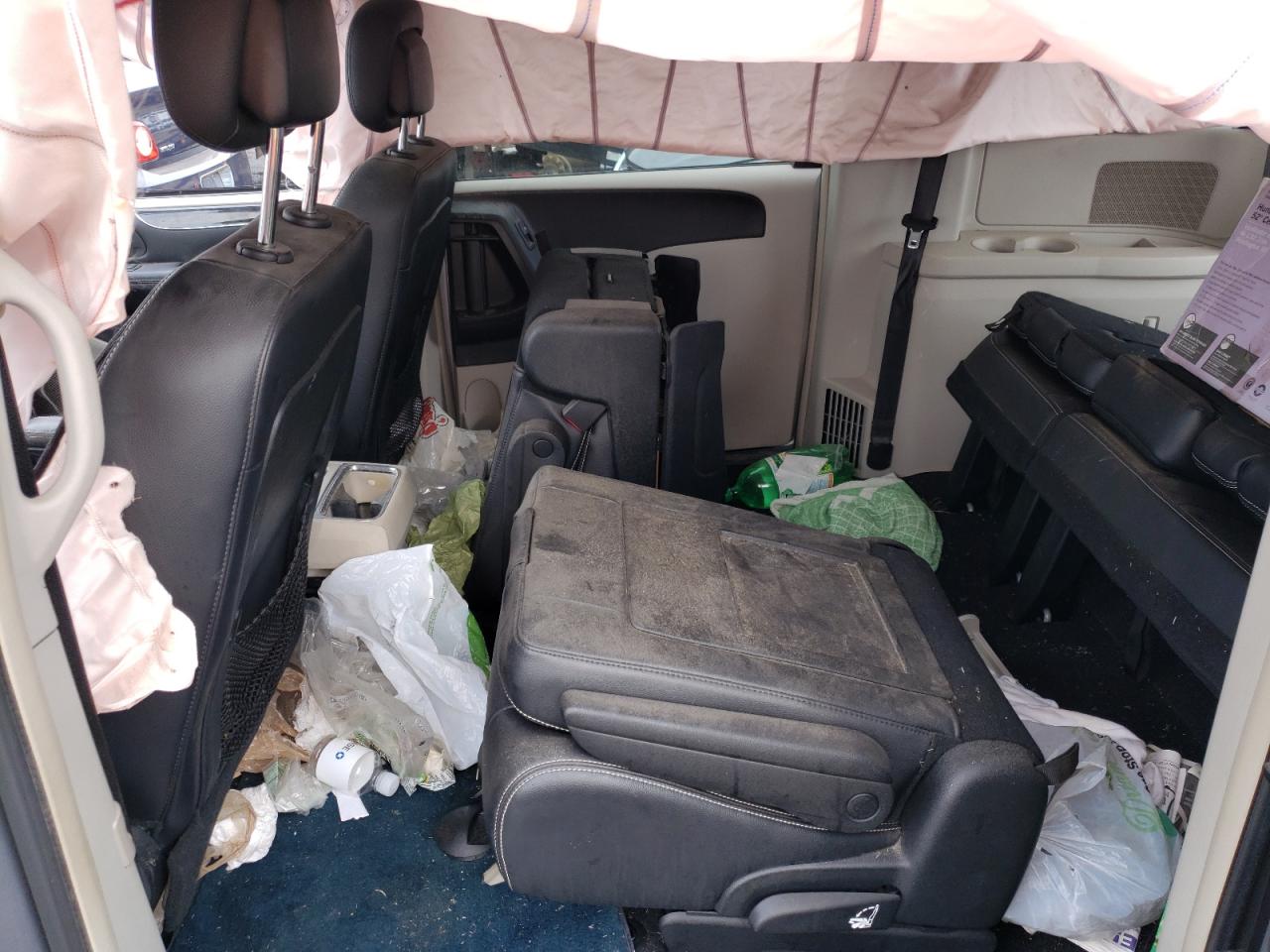 Photo 6 from auction – 2014 CHRYSLER TOWN & COU with VIN 2C4RC1BG6ER169273