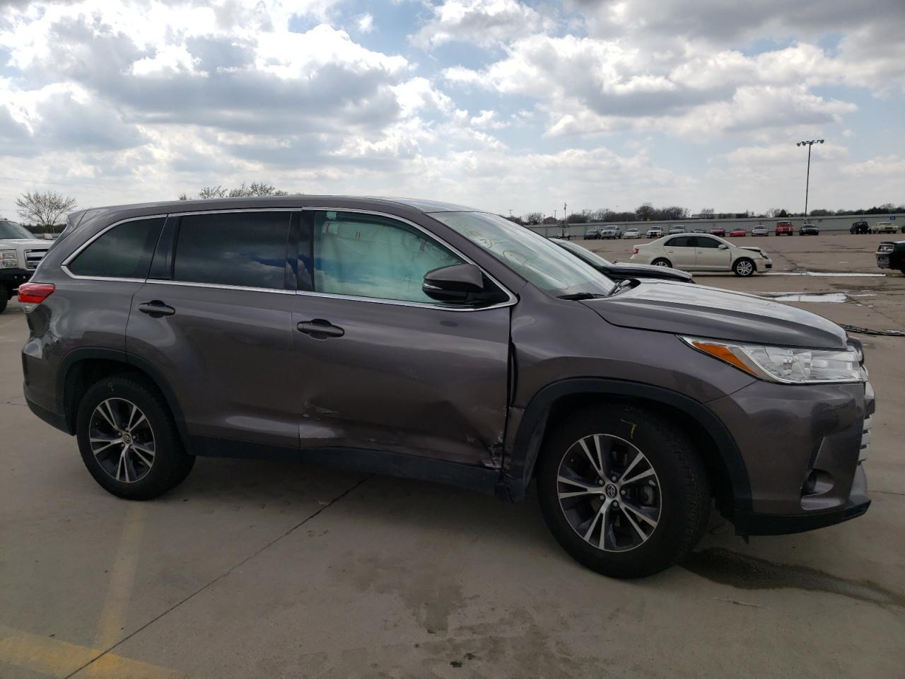Photo 9 from auction – 2019 TOYOTA HIGHLANDER with VIN 5TDZARFH9KS048005
