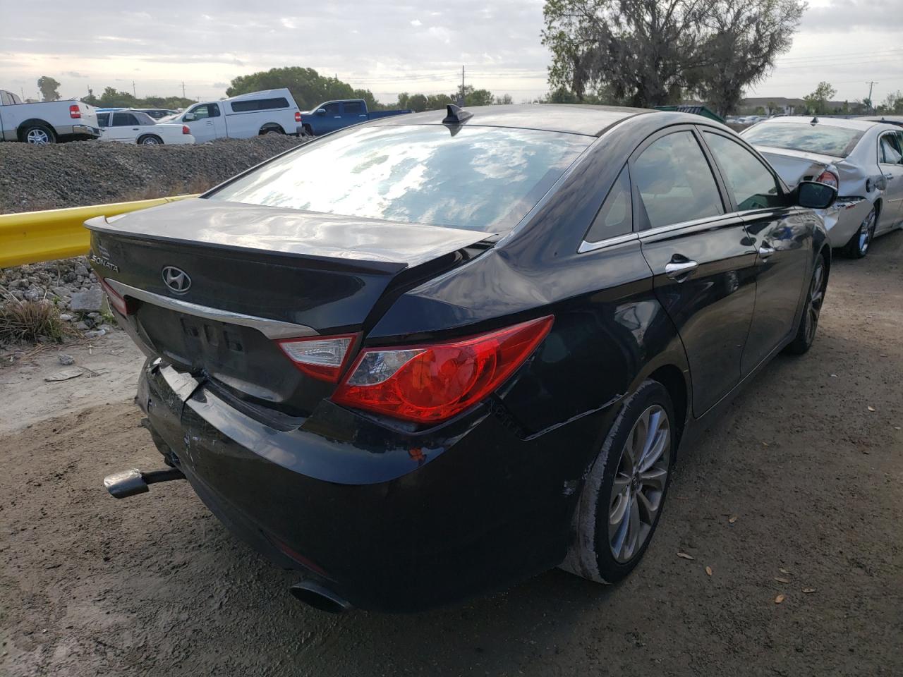 Photo 4 from auction – 2012 HYUNDAI SONATA SE with VIN 5NPEC4AC7CH463449