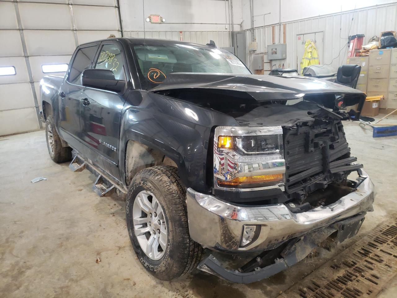 CHEVROLET SILVERADO 2018 with VIN 3GCUKREC9JG366961 - Photo from auction