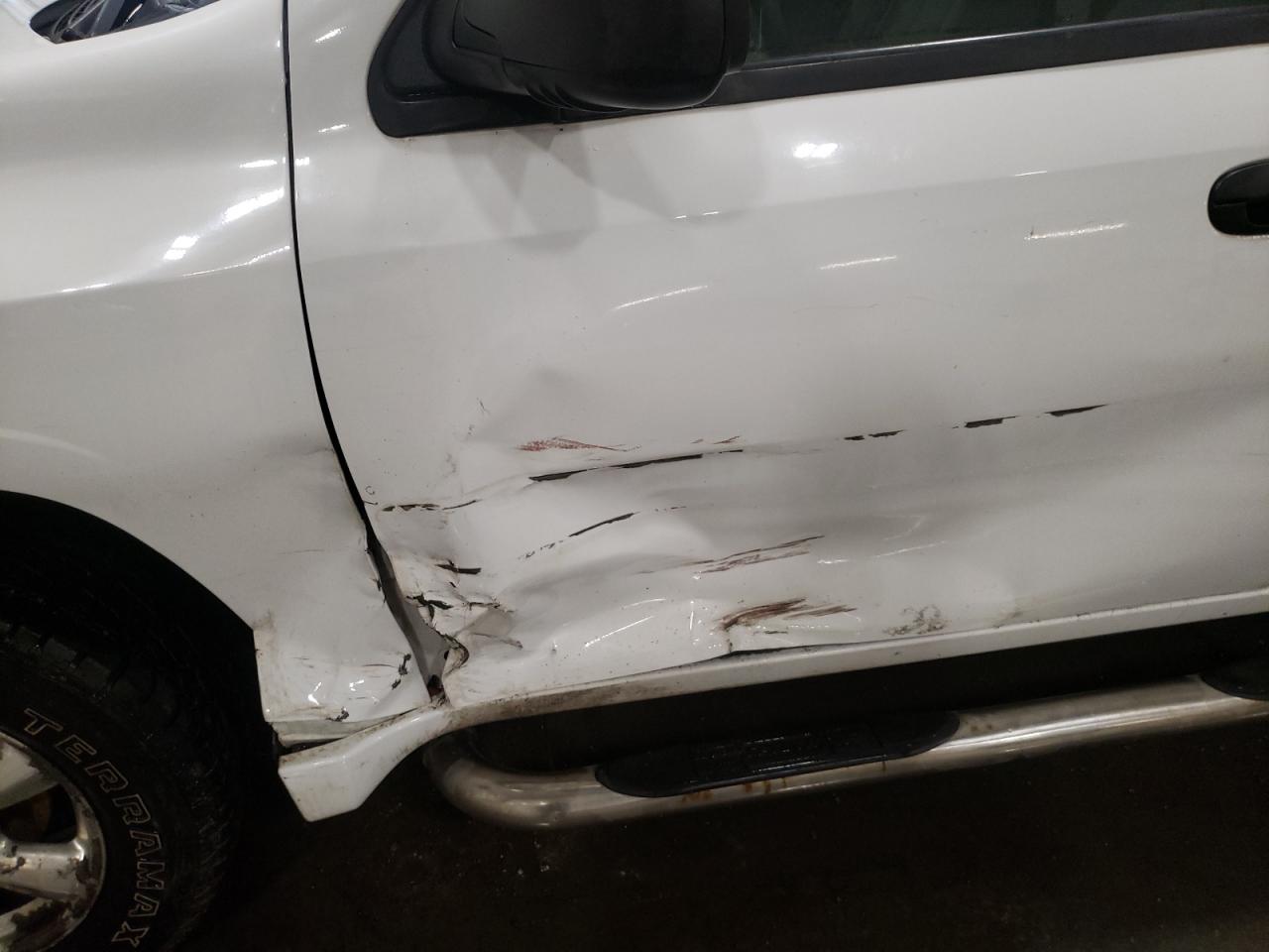 Photo 9 from auction – 2005 GMC ENVOY SLE with VIN 1GKDT13SX52369749