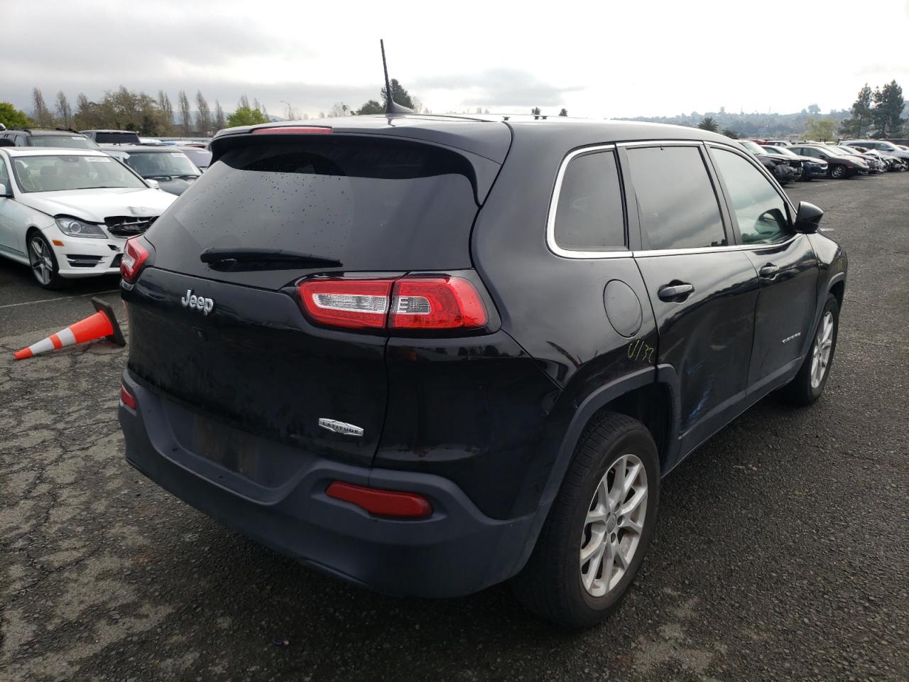 Photo 4 from auction – 2018 JEEP CHEROKEE L with VIN 1C4PJLLB0JD553638