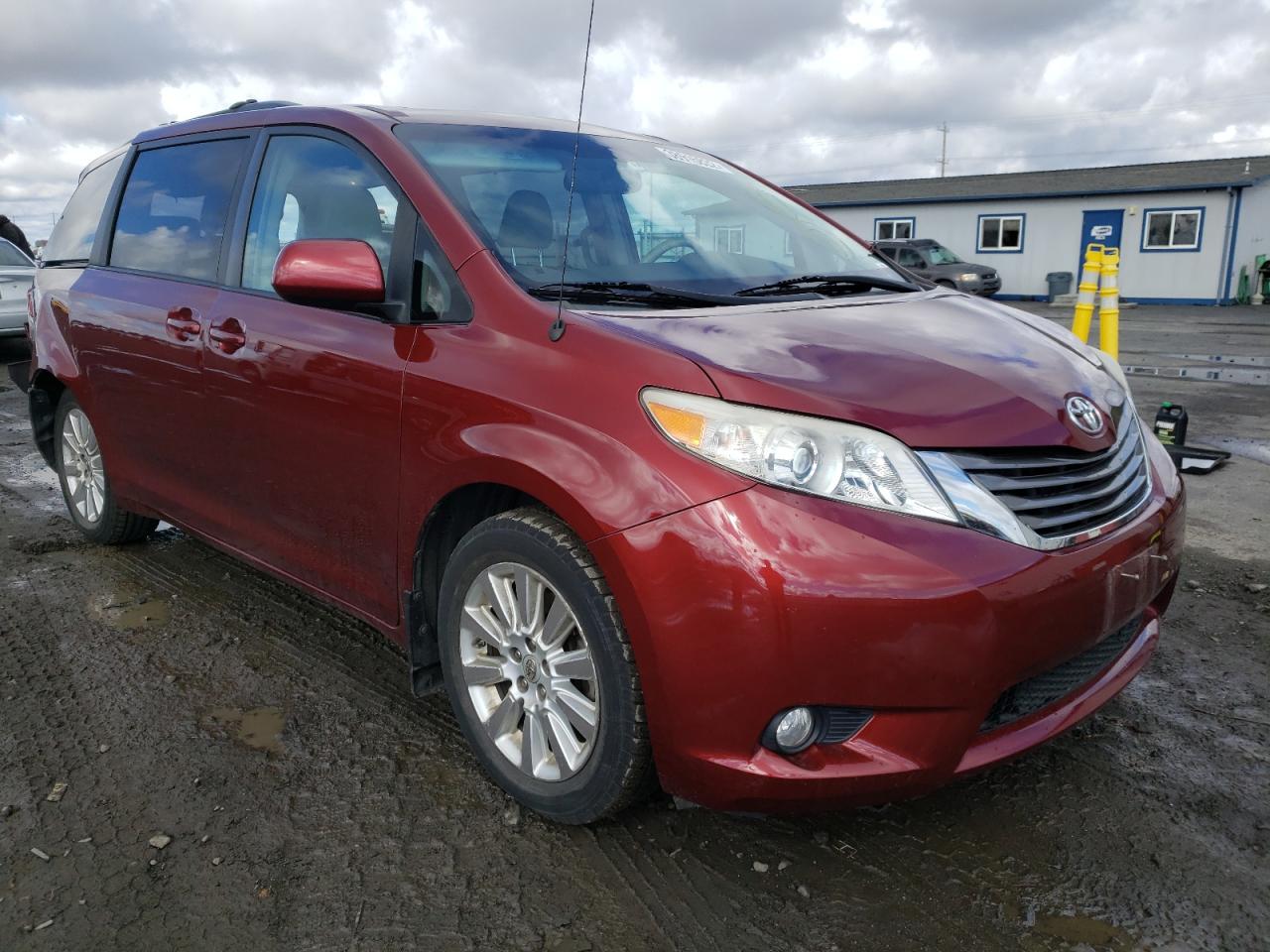 TOYOTA SIENNA XLE 2011 with VIN 5TDDK3DCXBS011668 - Photo from auction