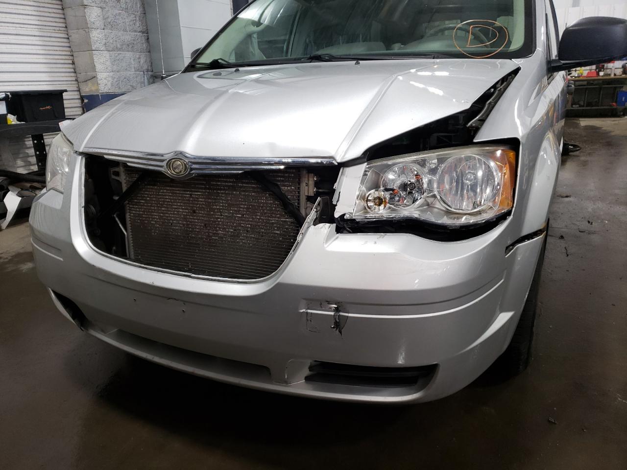 Photo 9 from auction – 2008 CHRYSLER TOWN & COU with VIN 2A8HR44H58R720985