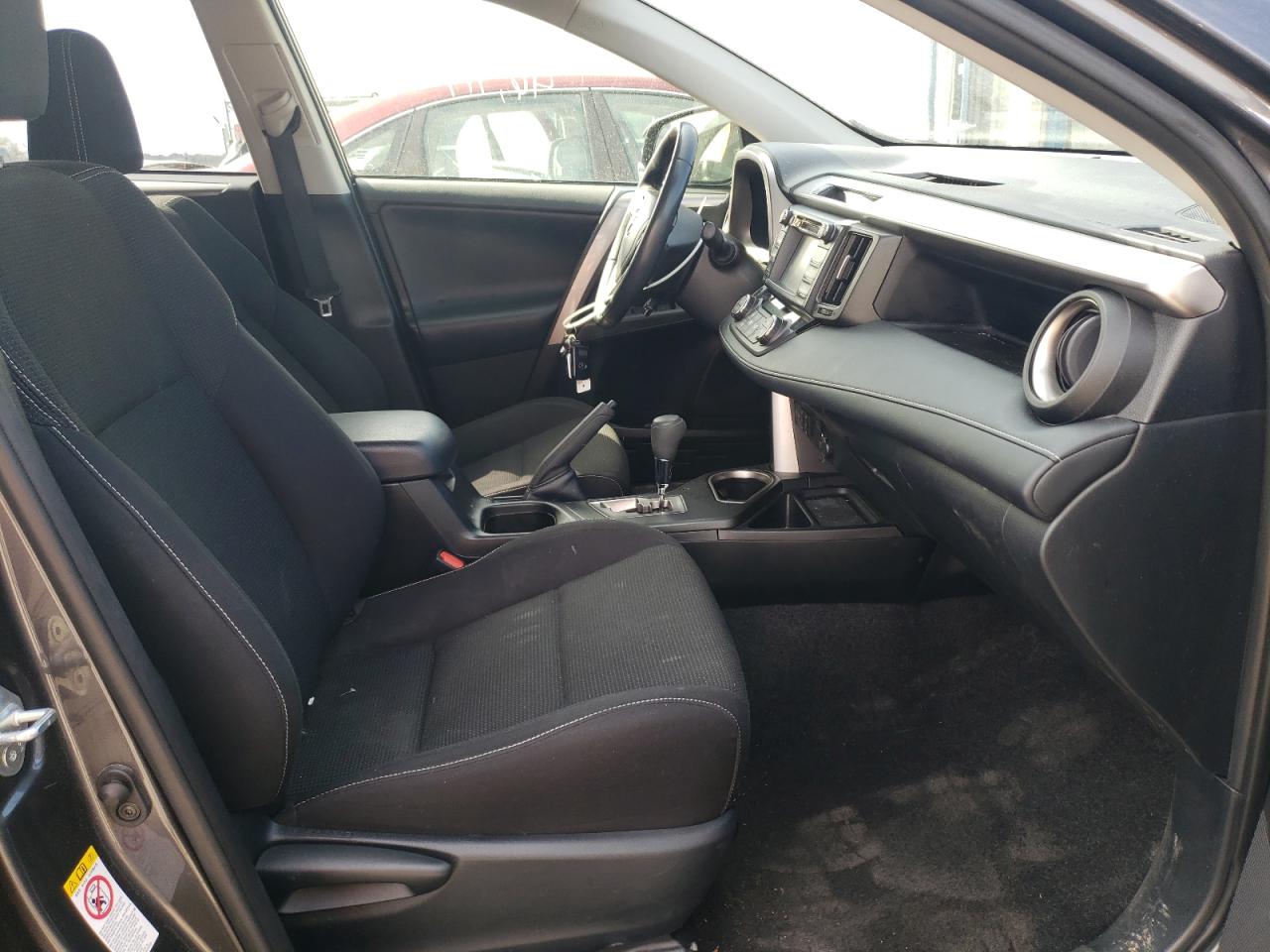 Photo 5 from auction – 2018 TOYOTA RAV4 with VIN JTMRFREV6JD248374
