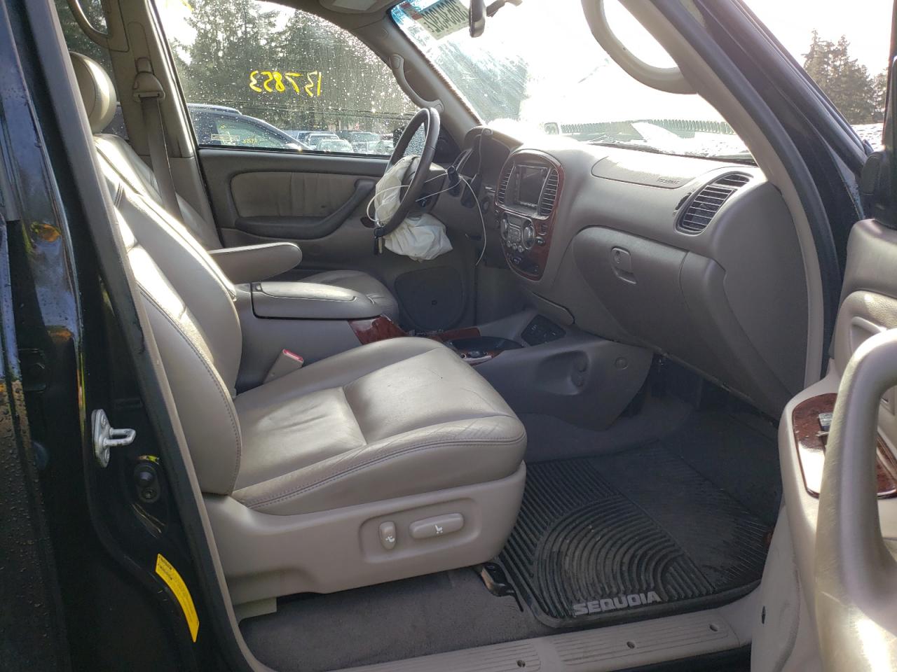 Photo 5 from auction – 2005 TOYOTA SEQUOIA LI with VIN 5TDBT48A05S253084