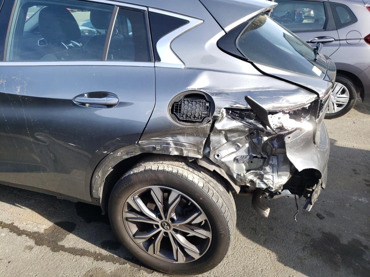 Photo 9 from auction – 2017 INFINITI QX30 BASE with VIN SJKCH5CR8HA028287