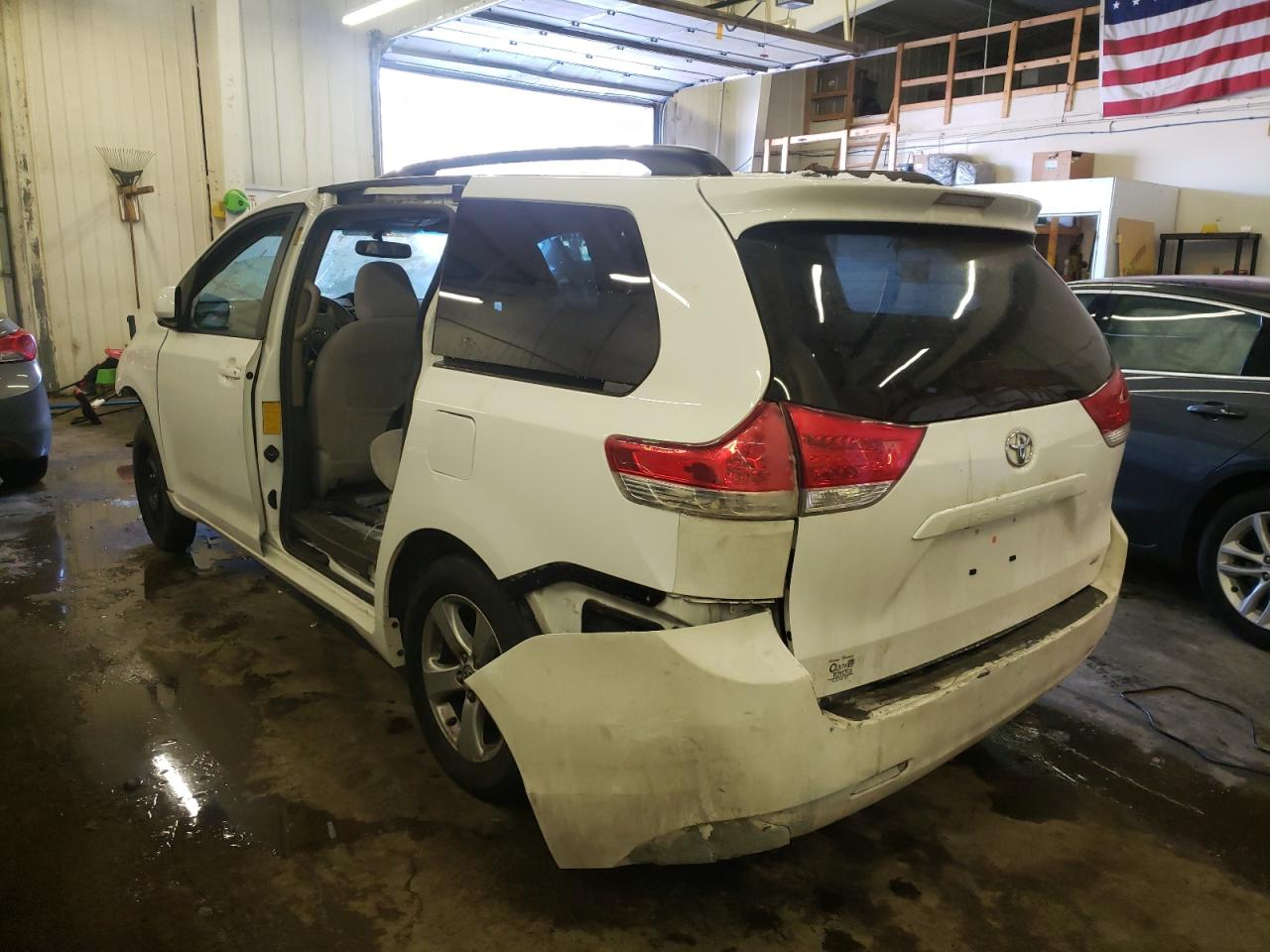 Photo 3 from auction – 2014 TOYOTA SIENNA LE with VIN 5TDKK3DCXES506108