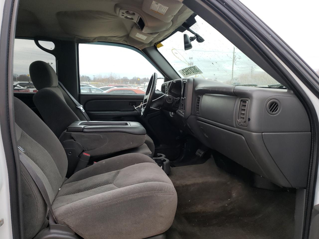 Photo 5 from auction – 2005 CHEVROLET SILVERADO with VIN 2GCEK13T951173295