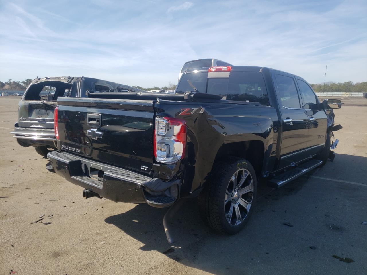 Photo 4 from auction – 2018 CHEVROLET SILVERADO with VIN 3GCUKSEJ0JG531821