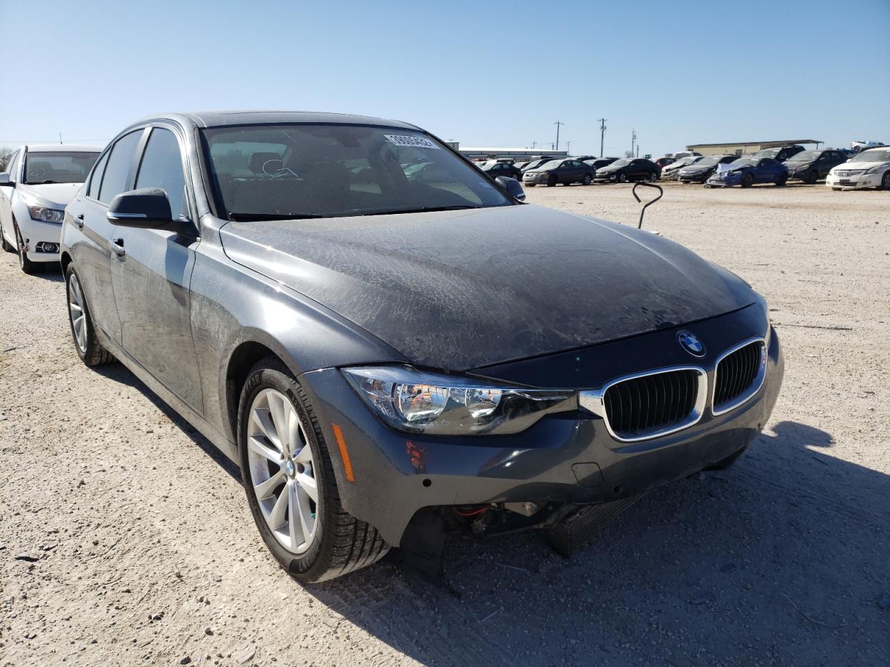 BMW 320 I 2016 con VIN WBA8E1G56GNT37276 - Foto de la subasta