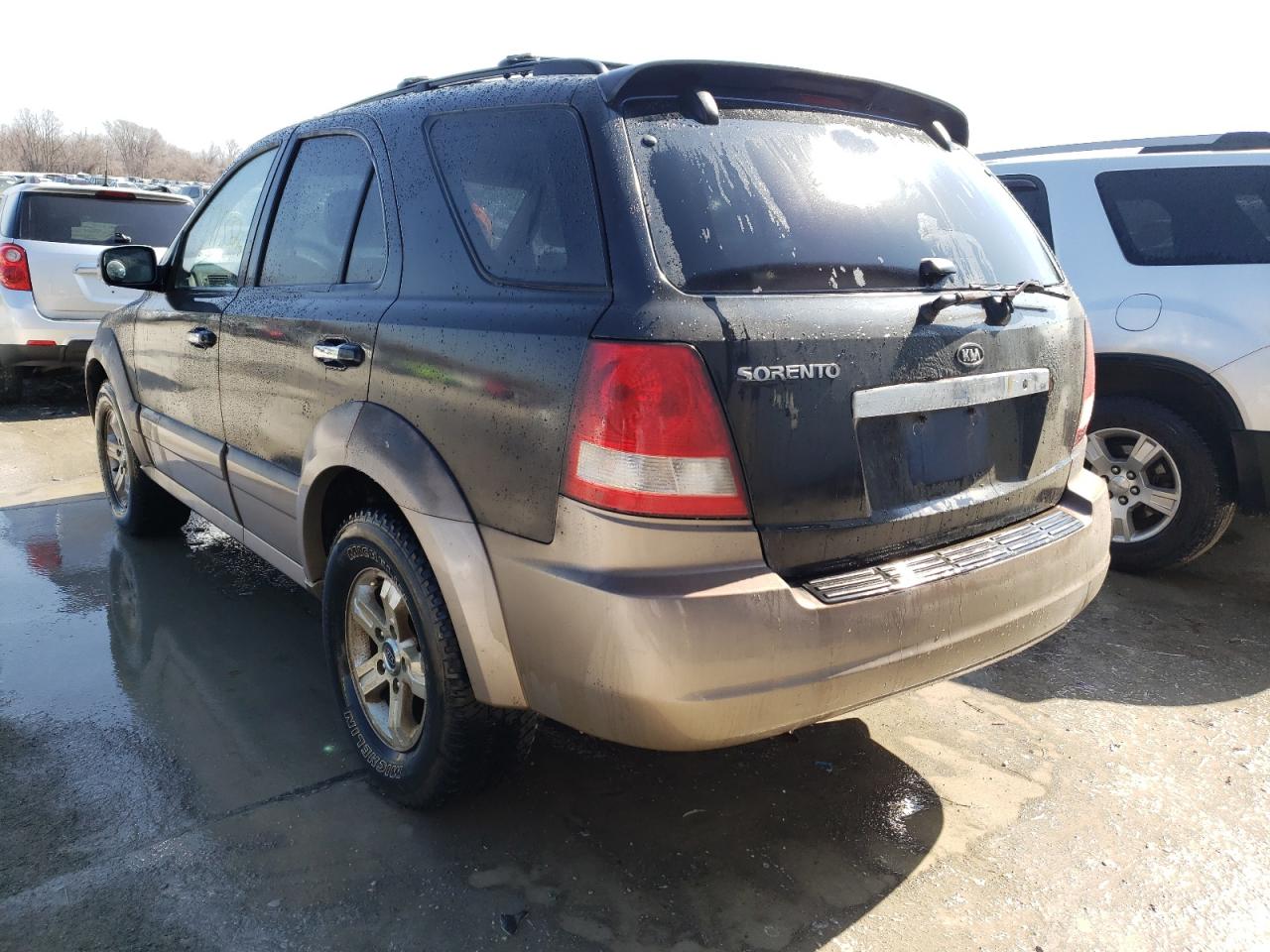 Photo 3 from auction – 2004 KIA SORENTO EX with VIN KNDJC733145315571
