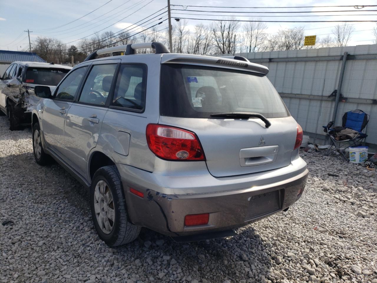 Photo 3 from auction – 2005 MITSUBISHI OUTLANDER with VIN JA4LX31F65U042776