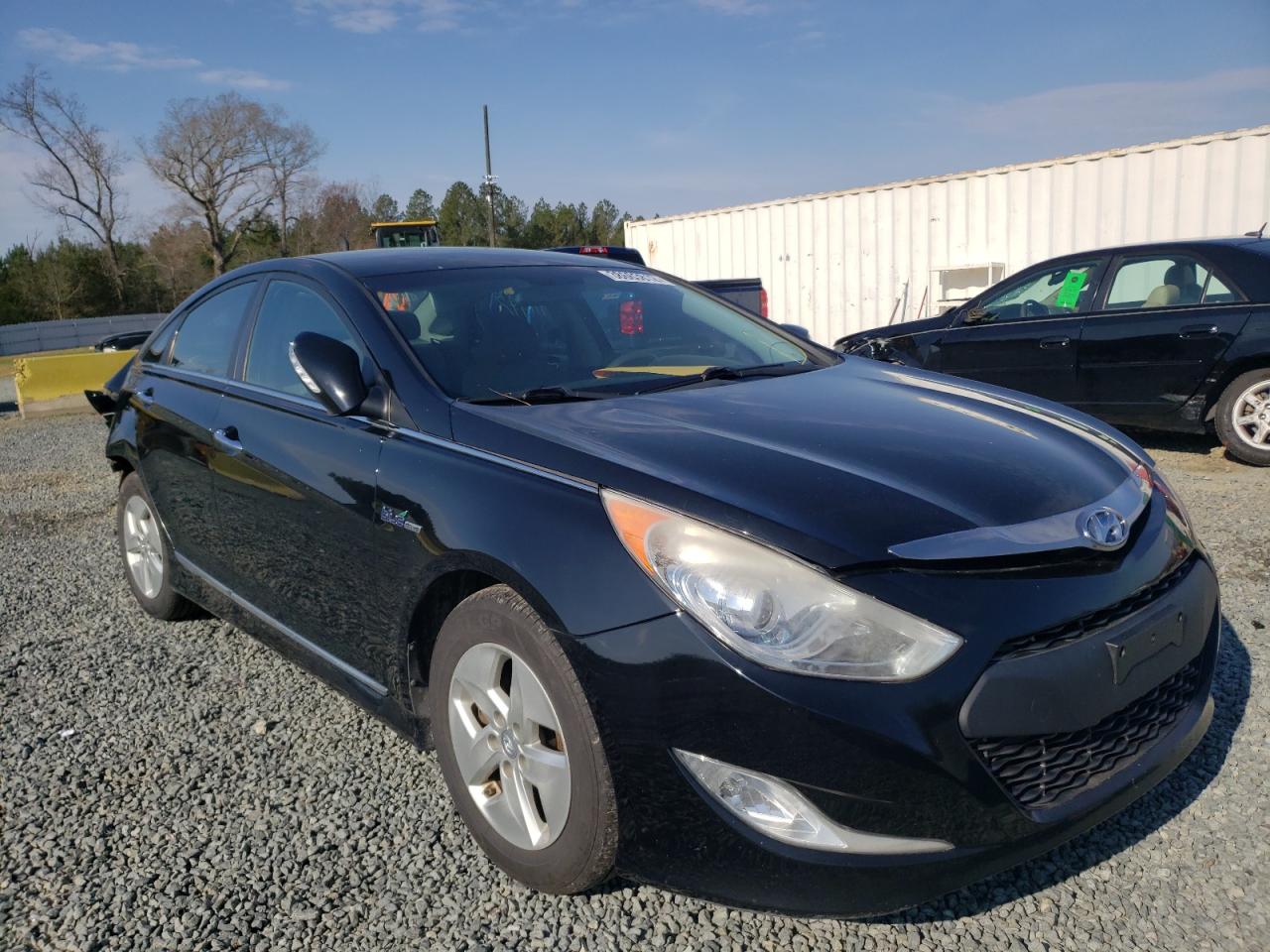 HYUNDAI SONATA HYB 2011 with VIN KMHEC4A47BA006389 - Photo from auction