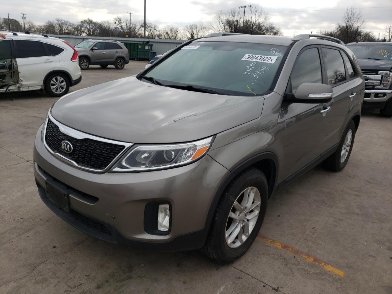 Photo 2 from auction – 2015 KIA SORENTO LX with VIN 5XYKT3A65FG623959