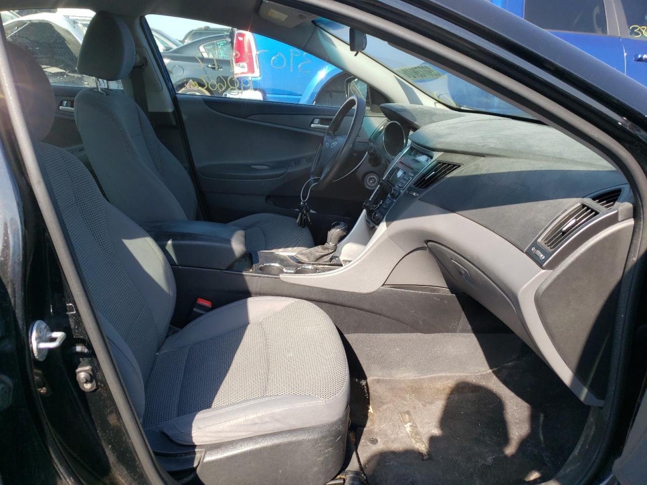 Photo 5 from auction – 2011 HYUNDAI SONATA with VIN 5NPEB4AC9BH269720