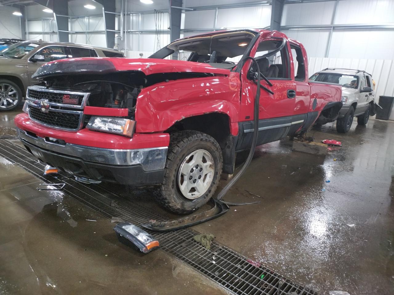 Photo 2 from auction – 2006 CHEVROLET SILVERADO with VIN 1GCEK19B06Z103689