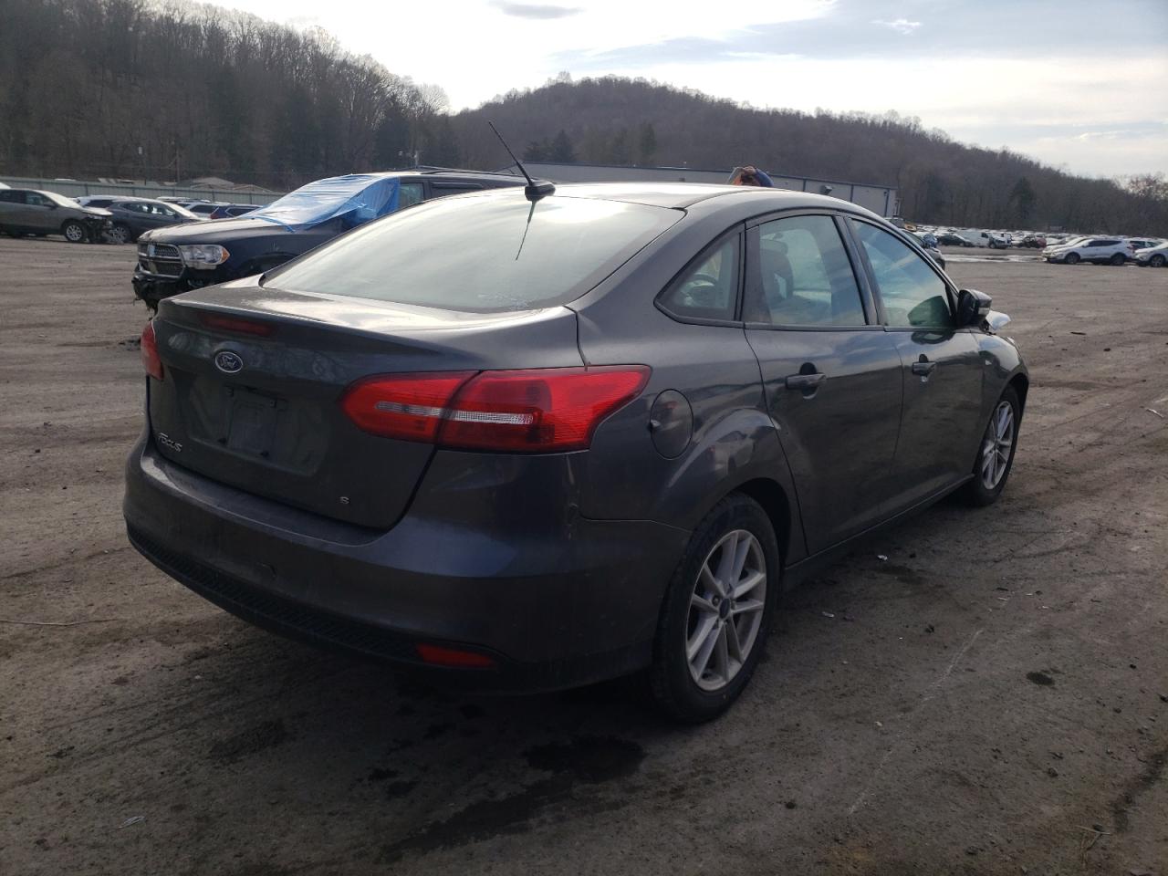 Photo 4 from auction – 2017 FORD FOCUS with VIN 1FADP3F23HL306861