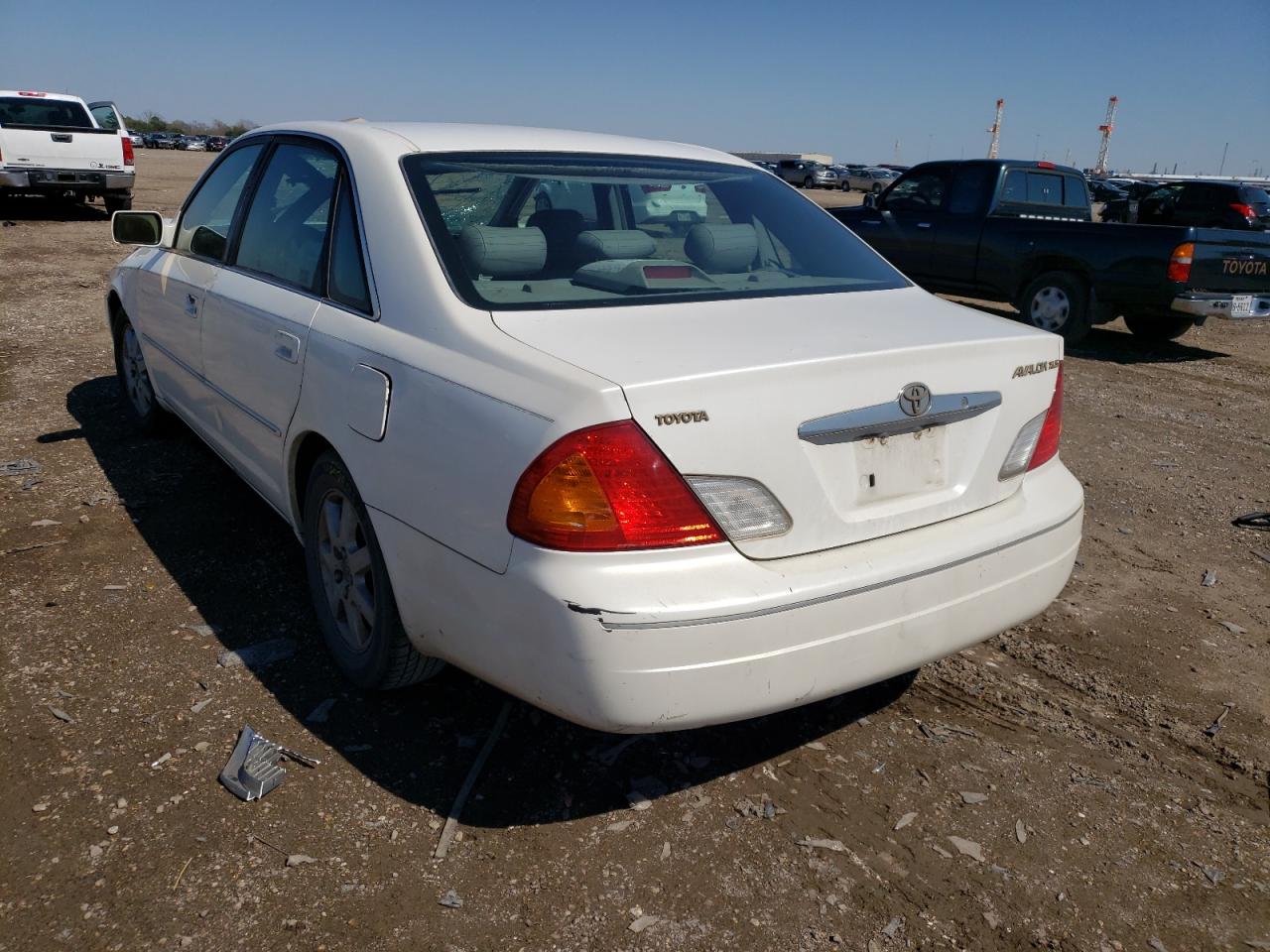 Photo 3 from auction – 2000 TOYOTA AVALON XL with VIN 4T1BF28B8YU010817