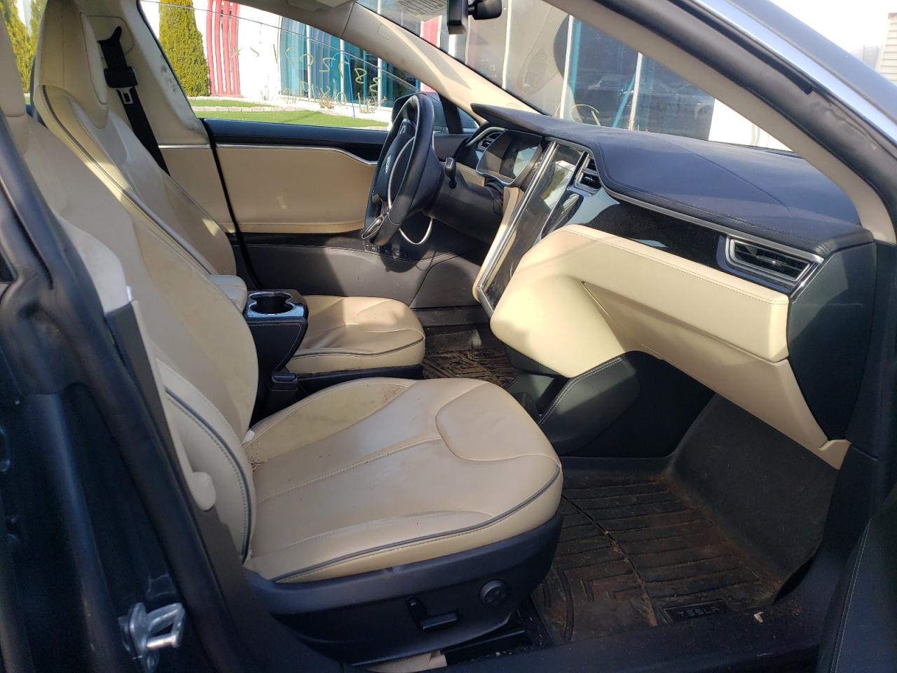 Photo 5 from auction – 2014 TESLA MODEL S with VIN 5YJSA1H12EFP41820