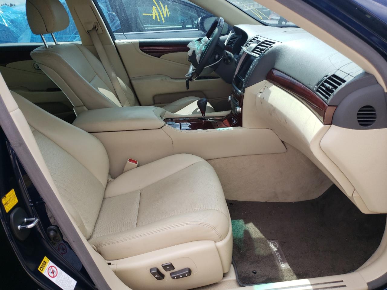 Photo 5 from auction – 2011 LEXUS LS 460 with VIN JTHCL5EF4B5011411