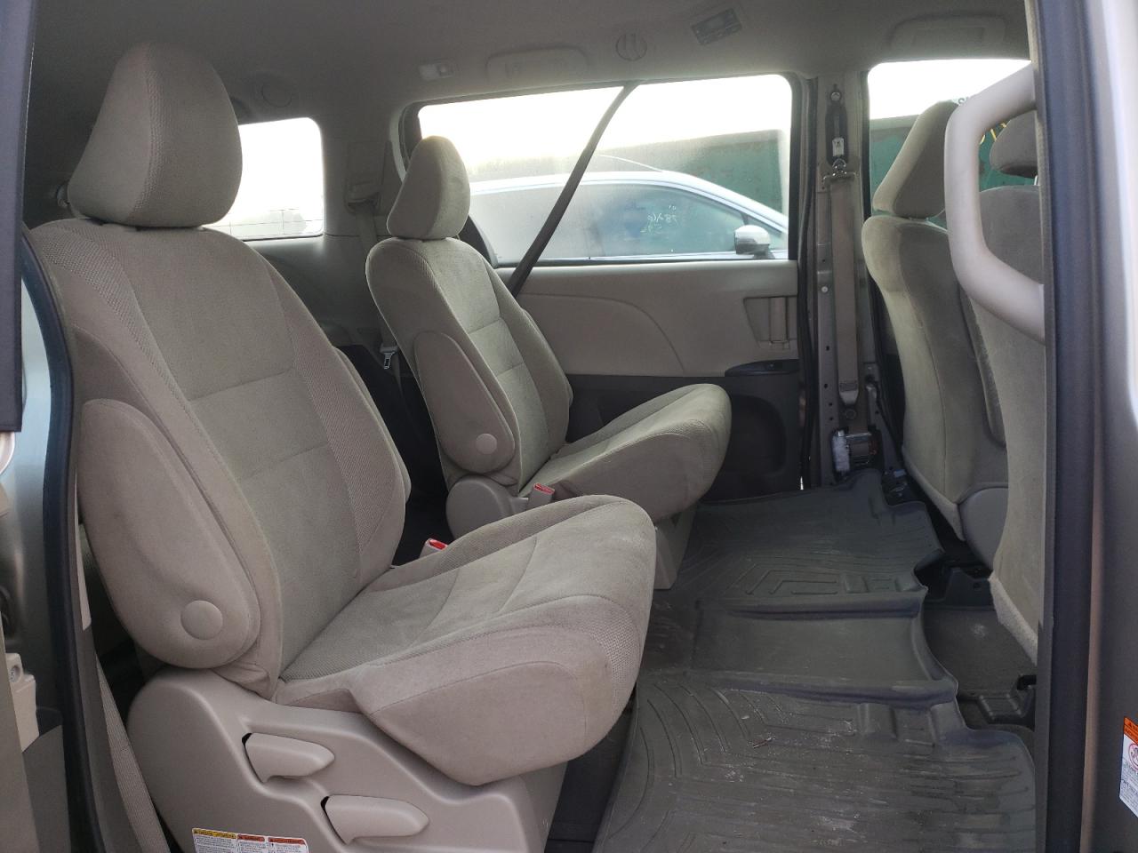 Photo 6 from auction – 2015 TOYOTA SIENNA with VIN 5TDZK3DC3FS556459