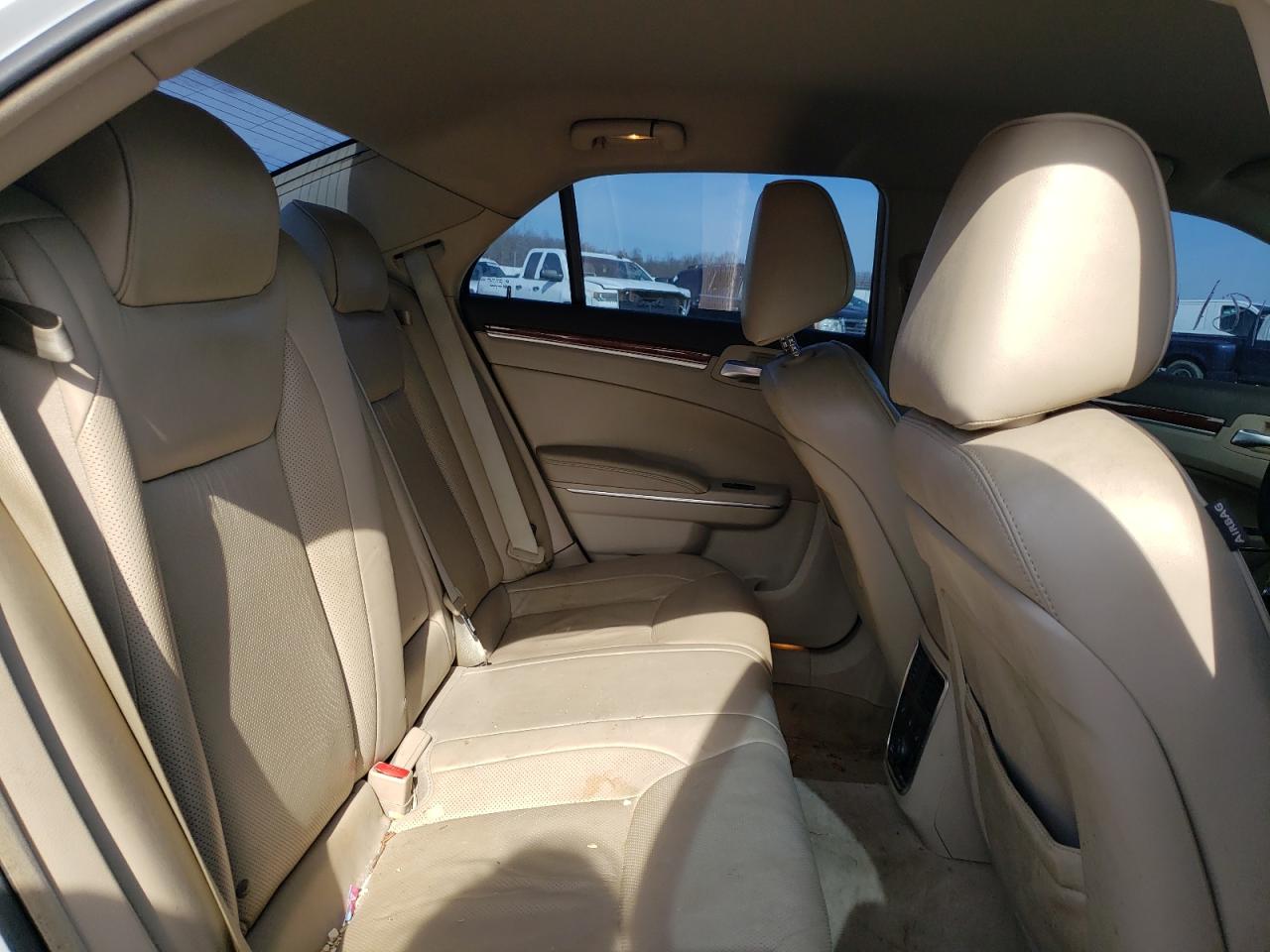 Photo 6 from auction – 2011 CHRYSLER 300C with VIN 2C3CA6CT1BH536834