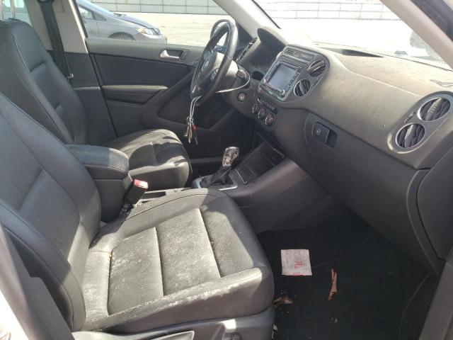 Photo 9 from auction – 2013 VOLKSWAGEN TIGUAN S with VIN WVGAV3AX5DW571663