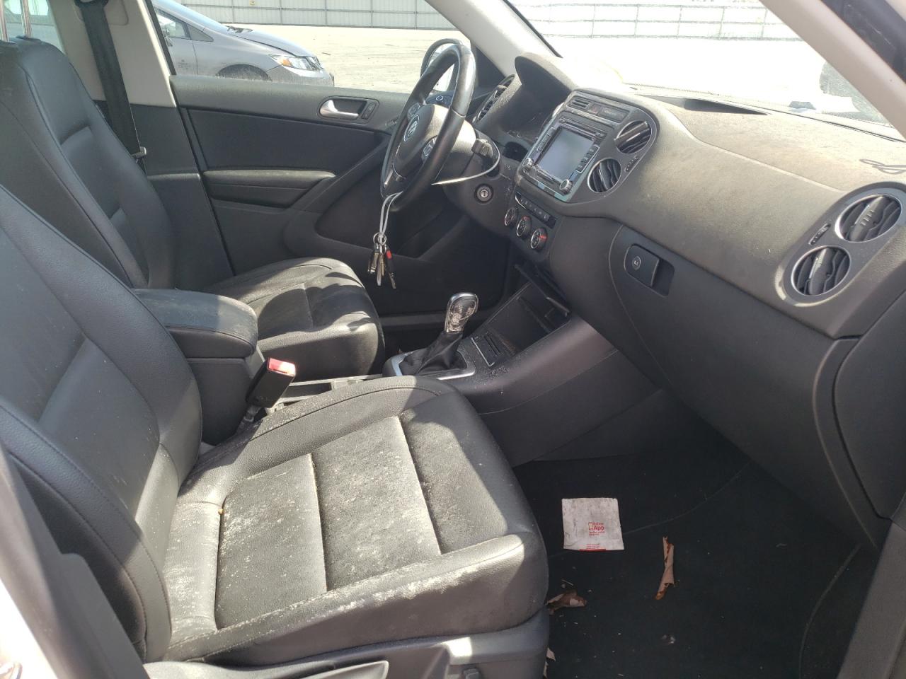 Photo 19 from auction – 2013 VOLKSWAGEN TIGUAN S with VIN WVGAV3AX5DW571663