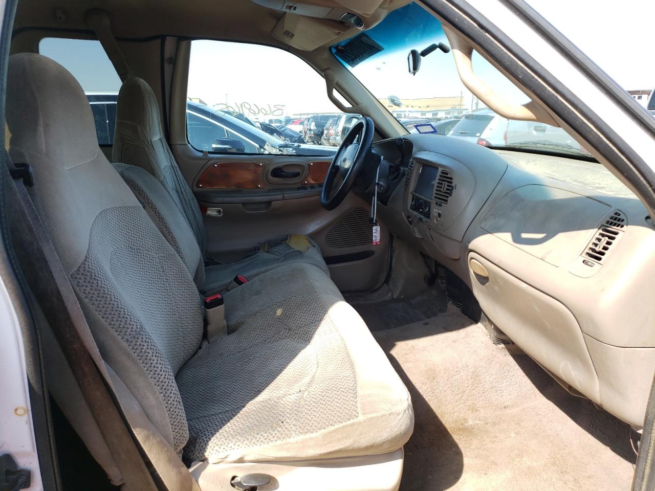 Photo 5 from auction – 2000 FORD F150 with VIN 1FTRX17L4YKB02717