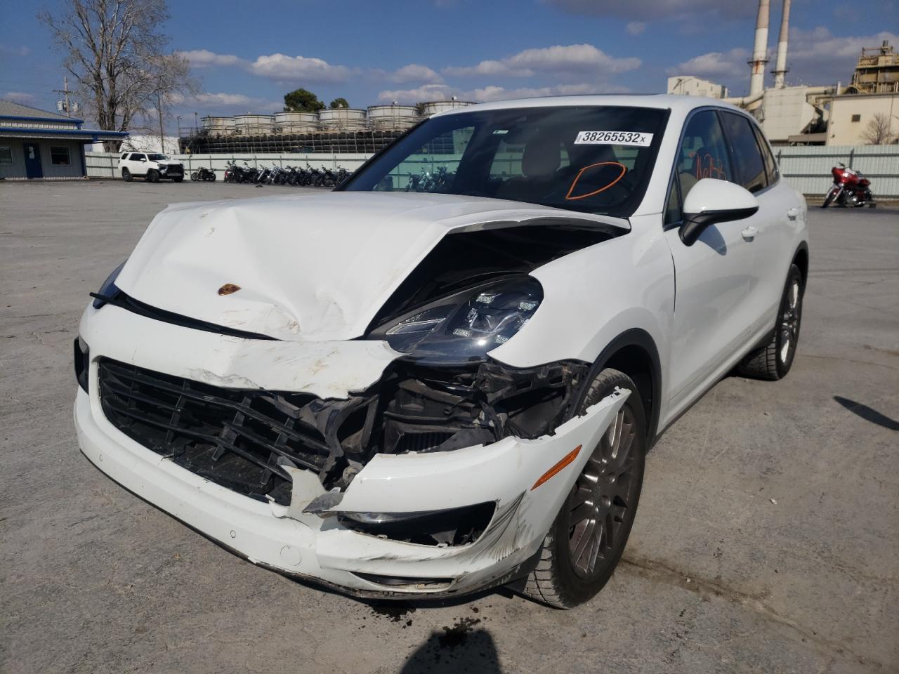 Photo 2 from auction – 2017 PORSCHE CAYENNE S with VIN WP1AB2A26HLA51621
