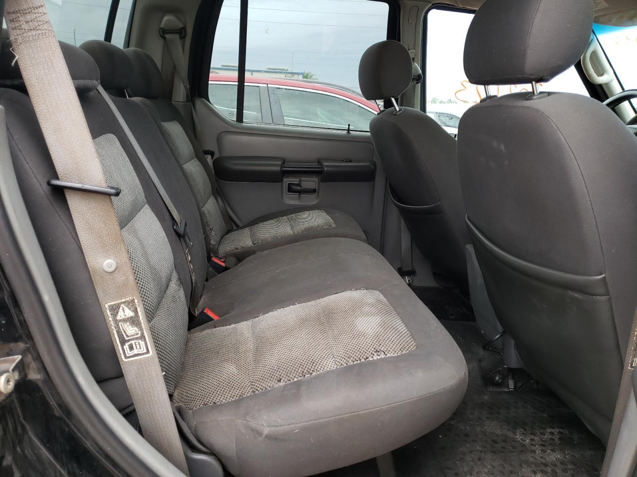 Photo 6 from auction – 2003 FORD EXPLORER S with VIN 1FMZU77E13UC21525