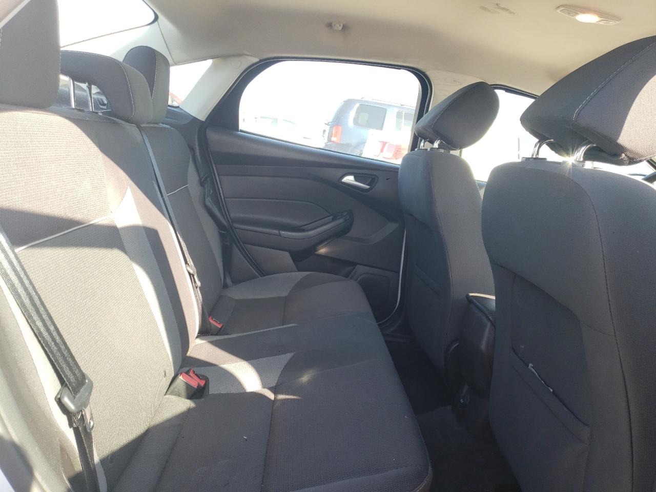Photo 6 from auction – 2014 FORD FOCUS SE with VIN 1FADP3F22EL219707