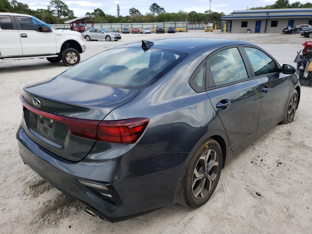 Photo 4 from auction – 2019 KIA FORTE FE with VIN 3KPF24AD3KE006916
