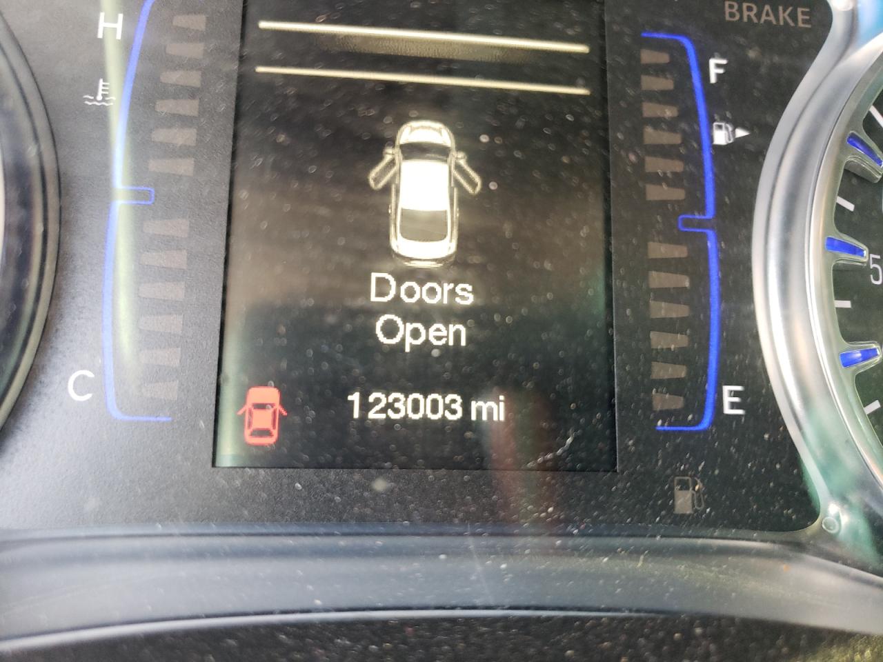 Photo 8 from auction – 2015 CHRYSLER 200 LIMITE with VIN 1C3CCCAB3FN557555