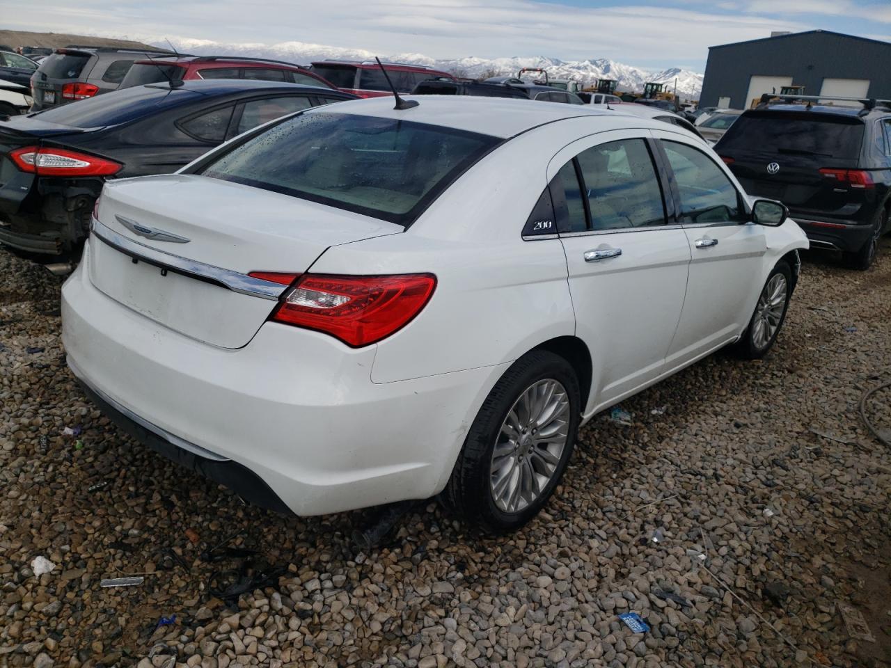 Photo 4 from auction – 2013 CHRYSLER 200 LIMITE with VIN 1C3CCBCGXDN524892