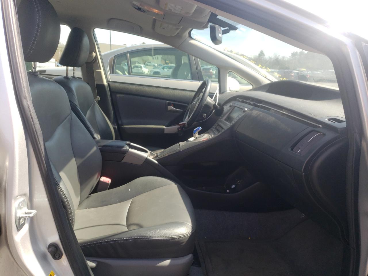 Photo 5 from auction – 2013 TOYOTA PRIUS with VIN JTDKN3DU5D5565815