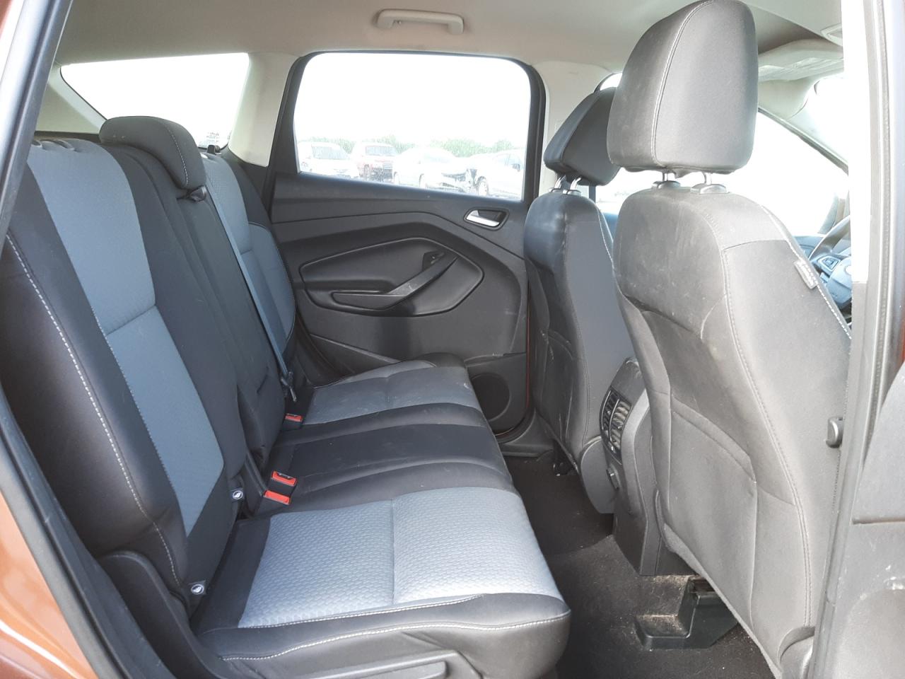 Photo 6 from auction – 2017 FORD ESCAPE SE with VIN 1FMCU9GD4HUD67420