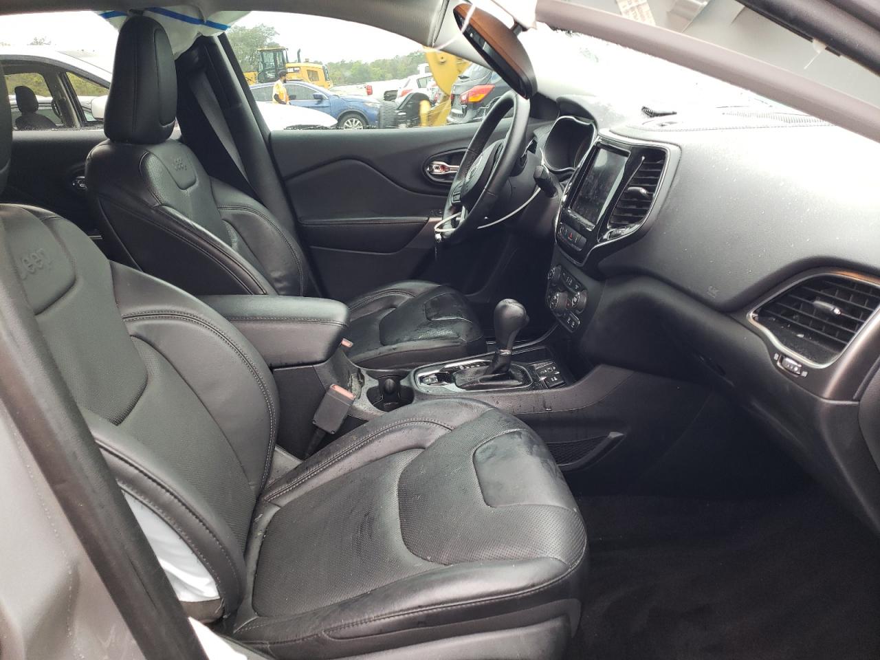 Photo 5 from auction – 2019 JEEP CHEROKEE L with VIN 1C4PJLDX4KD263625