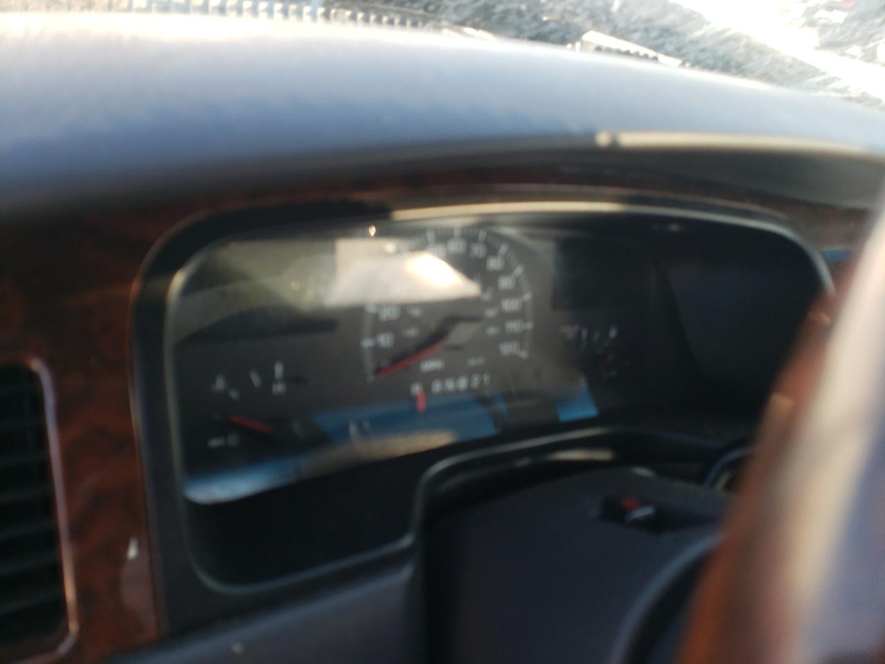 Photo 8 from auction – 2000 LINCOLN TOWN CAR S with VIN 1LNHM82W2YY894874