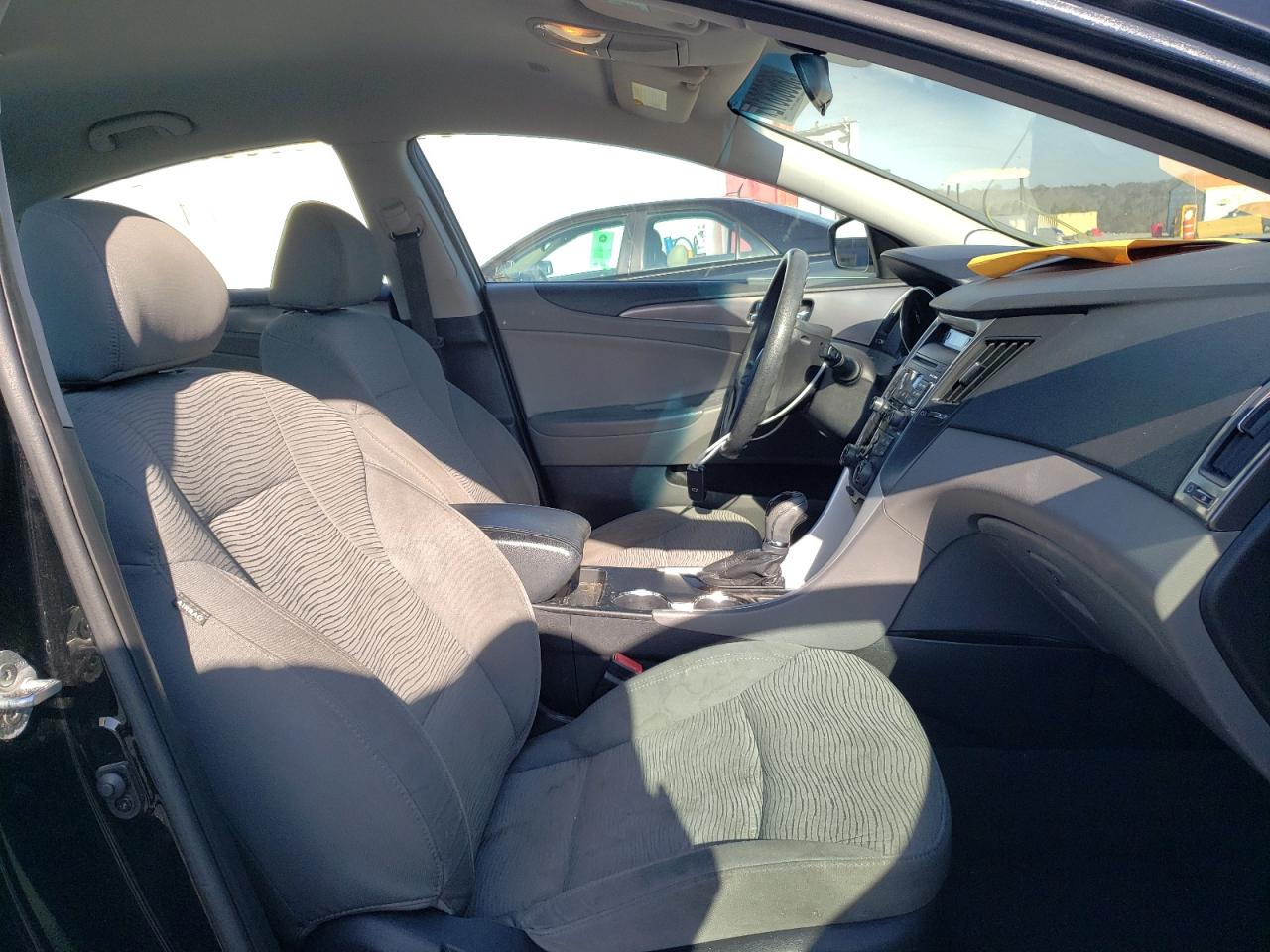 Photo 5 from auction – 2011 HYUNDAI SONATA HYB with VIN KMHEC4A47BA006389