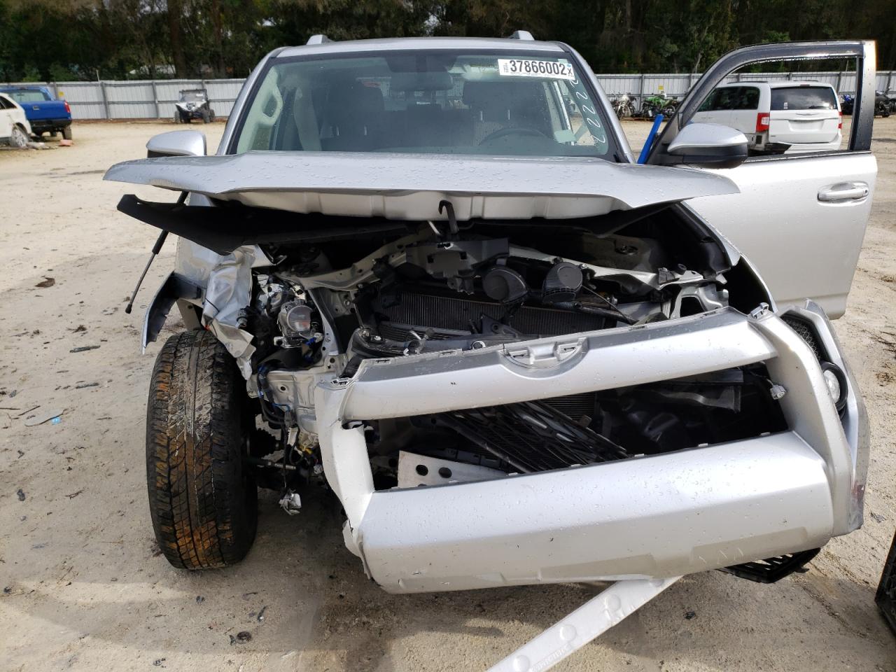 Photo 7 from auction – 2016 TOYOTA 4RUNNER SR with VIN JTEBU5JR2G5343182