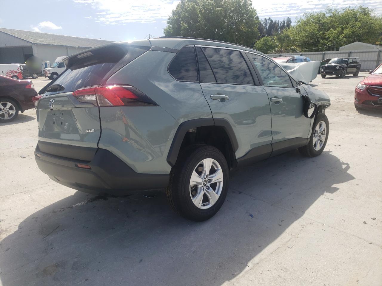 Photo 4 from auction – 2020 TOYOTA RAV4 XLE with VIN 2T3W1RFV4LC082007