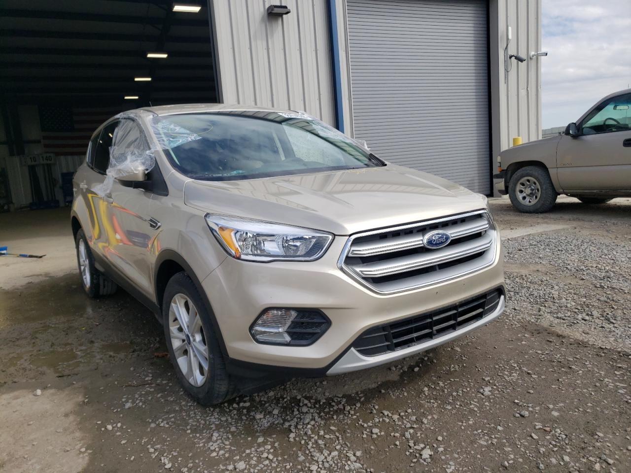 FORD ESCAPE SE 2017 with VIN 1FMCU0GD4HUC09025 - Photo from auction