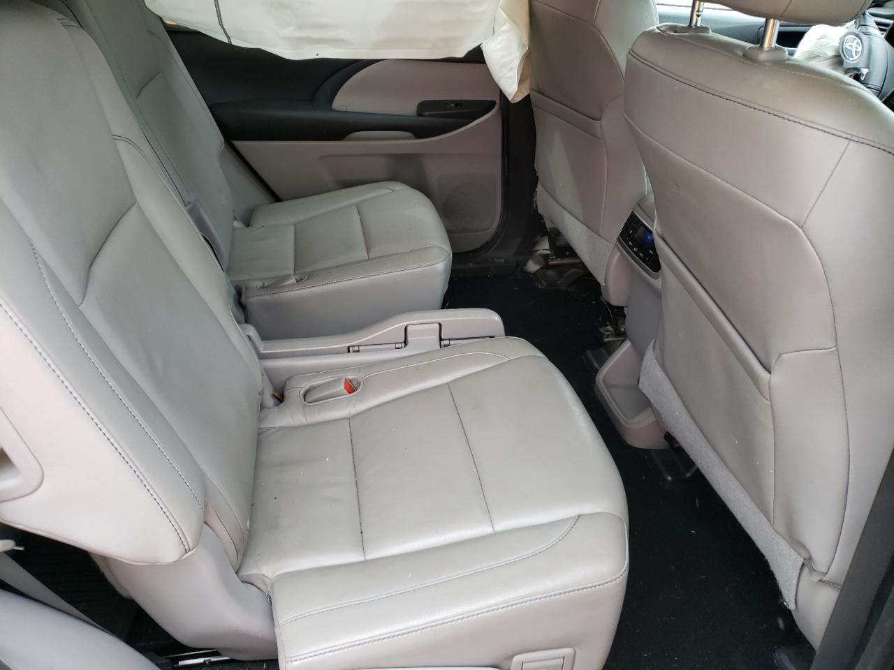 Photo 6 from auction – 2014 TOYOTA HIGHLANDER with VIN 5TDJKRFHXES052336