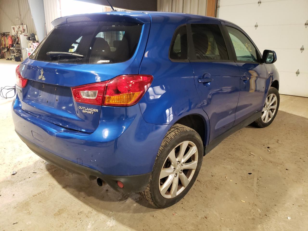 Photo 4 from auction – 2015 MITSUBISHI OUTLANDER with VIN 4A4AR3AUXFE050549