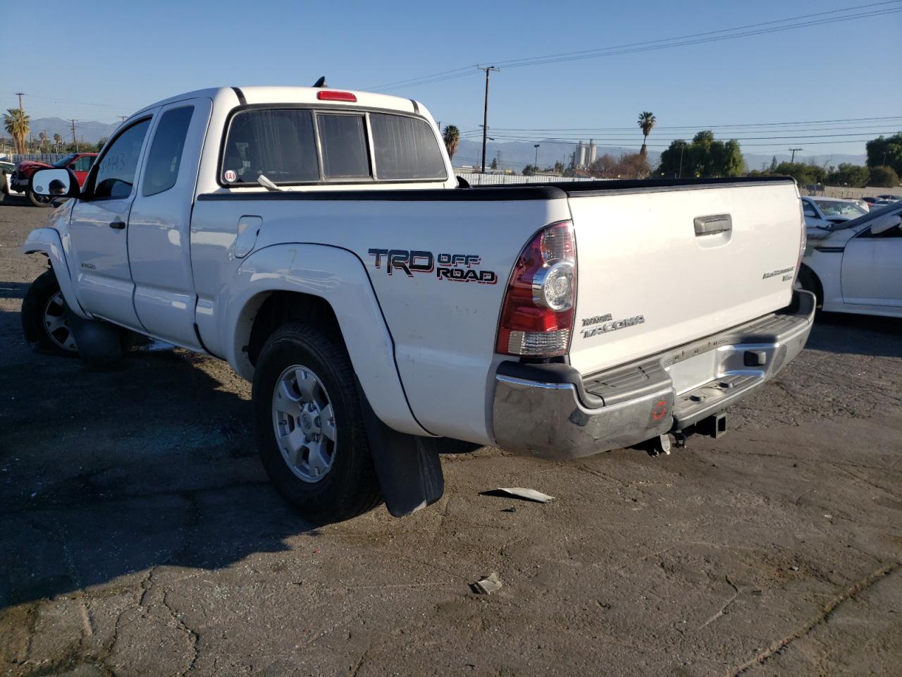 Photo 3 from auction – 2015 TOYOTA TACOMA PRE with VIN 5TFTU4GN7FX083033
